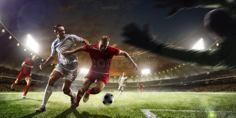 Jogadores de futebol na ação no panorama do fundo do estádio do por do sol fotos de stock Jogadores de futebol na ação no panorama do fundo do estádio do por do sol fotos de stock