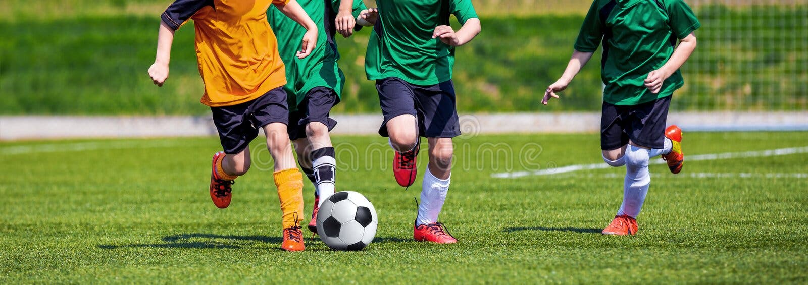 Grupo Jogadores Futebol Infantil Caminhando Campo Antes Jogo Duas Equipes  fotos, imagens de © matimix #471377040