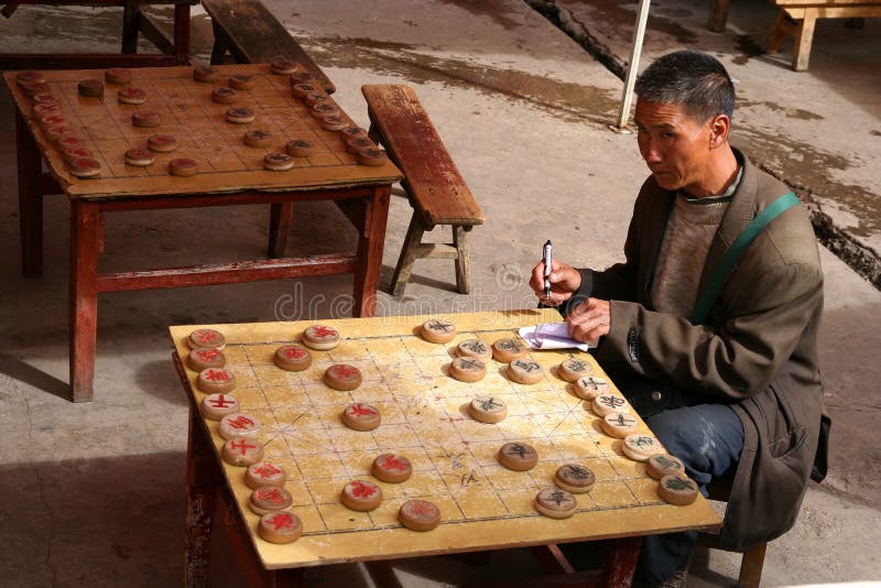 Jogo de xadrez chinês fotografia editorial. Imagem de iorque - 118715342