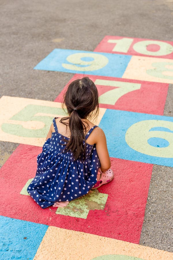 Jogos da menina foto de stock. Imagem de infância, jogar - 31160130