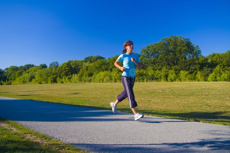 Здоровый образ жизни бег. Что такое Пейс в беге. Поселок jog. Jogging транскрипция.