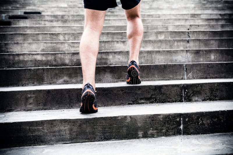 Jogger бежать на лестницах, тренировка спорт стоковое фото Jogger бежать на лестницах, тренировка спорт стоковое фото