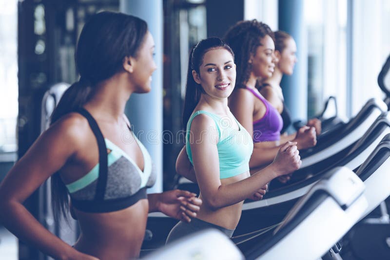 Jogging με την ευχαρίστηση στοκ φωτογραφίες με δικαίωμα ελεύθερης χρήσης