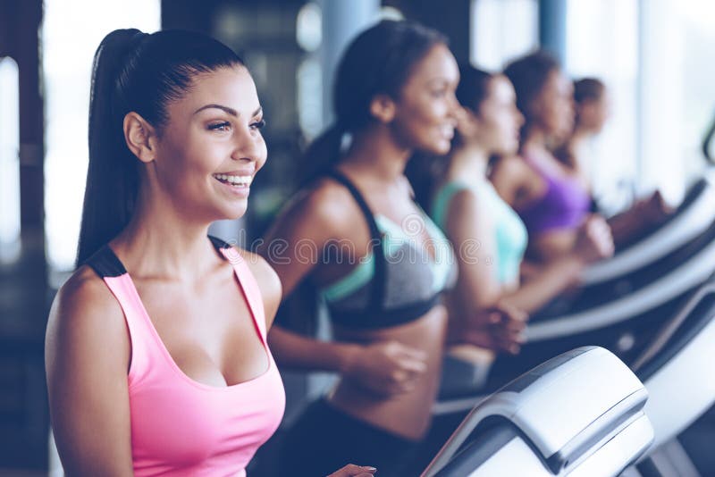Jogging με το χαμόγελο στοκ εικόνες με δικαίωμα ελεύθερης χρήσης