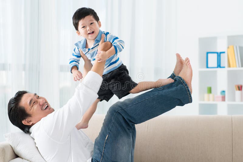 Brincar com o filho fotos de stock royalty free
