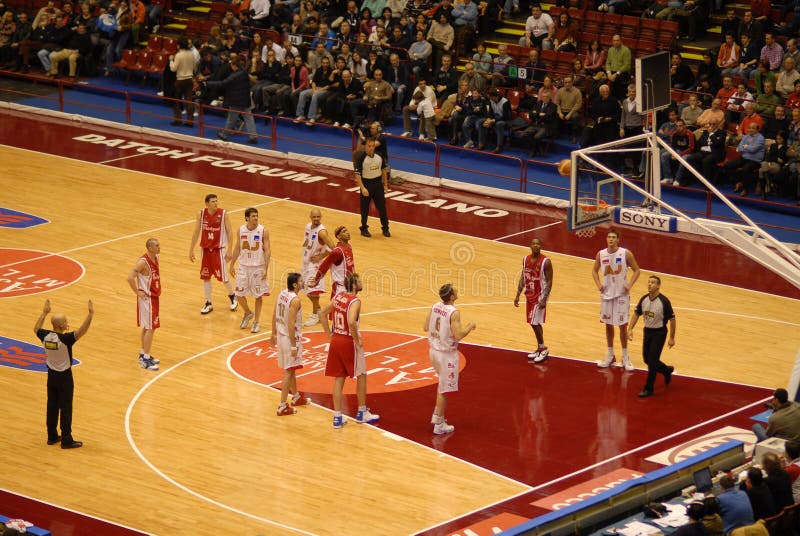 Jogo de basquetebol foto de stock editorial. Imagem de italiano - 4790163