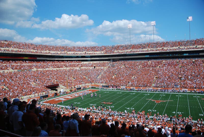 Jogo De Futebol Da Faculdade De Texas Longhorns Imagem Editorial - Imagem  de panorama, bandeira: 35289425