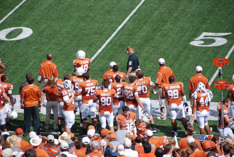 Jogo De Futebol Da Faculdade De Texas Longhorns Imagem Editorial - Imagem  de panorama, bandeira: 35289425