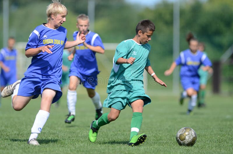 Jogo de futebol de Kaposvar - de Baja U14 foto de stock Jogo de futebol de Kaposvar - de Baja U14 foto de stock