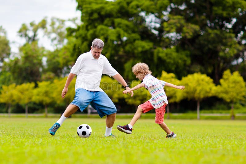 Pai, filho e futebol. – Domingo à noite