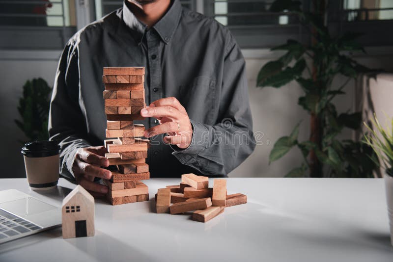 Jogo De Peças De Madeira Em Torre Foto de Stock - Imagem de