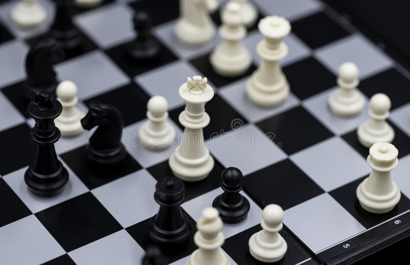 Abertura Clássica Do Jogo De Xadrez Foto de Stock - Imagem de torneio,  figura: 86301614