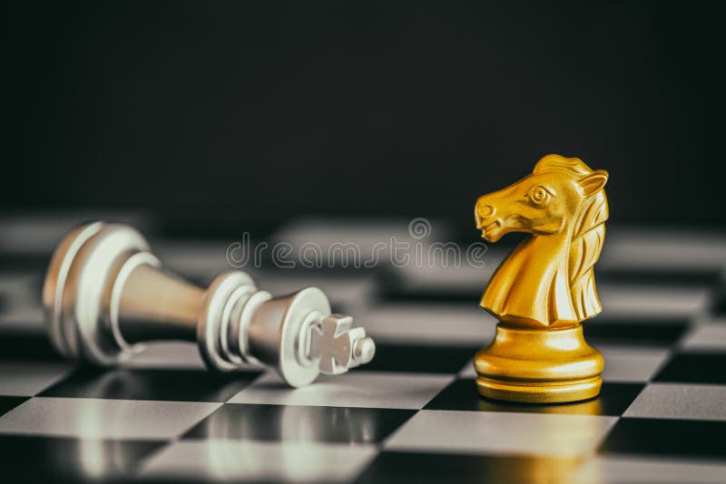 Jogo Do Desafio Da Inteligência Da Batalha Da Xadrez Da Estratégia No  Tabuleiro De Xadrez Imagem de Stock - Imagem de ouro, esporte: 104963325