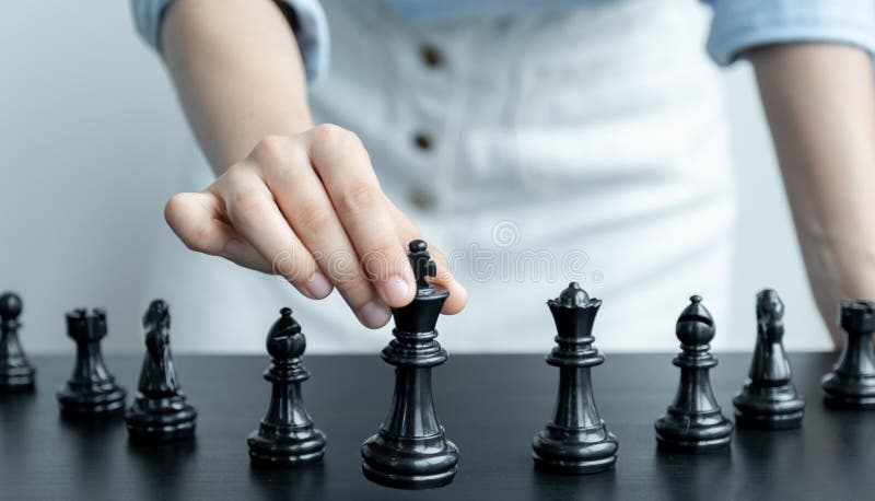 Mão Mover Xadrez Com Estratégia E Tática Para Ganhar O Inimigo