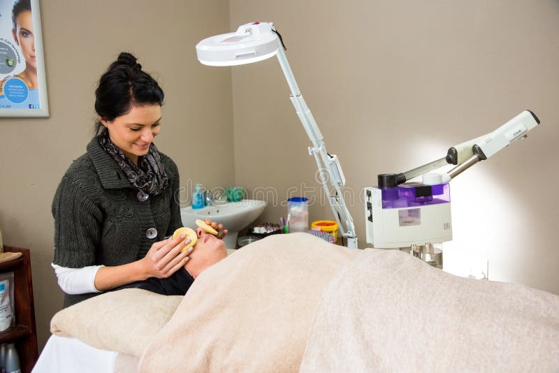 Beauty Therapist Doing A Facial Procedure In A Day Spa Editorial Stock Image Image Of Luxury