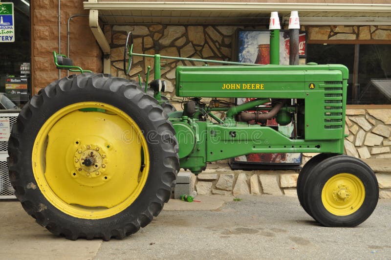 John Deere Tractor editorial stock image. Image of summer 71045929
