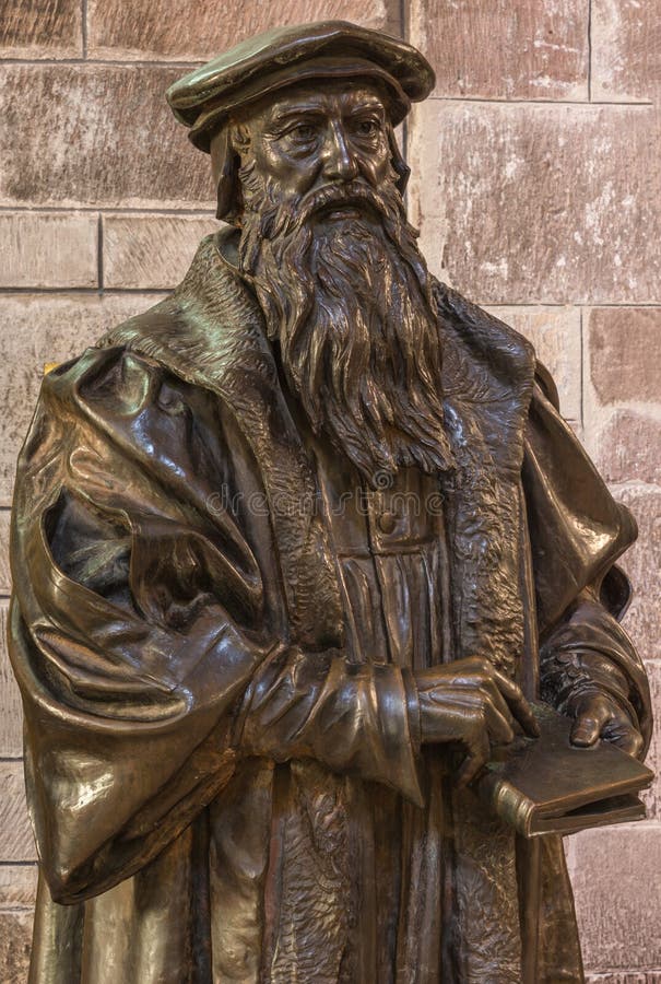 John Knox-standbeeld bij St Giles Cathedral, Edinburgh, Schotland, het UK stock foto's John Knox-standbeeld bij St Giles Cathedral, Edinburgh, Schotland, het UK stock foto's