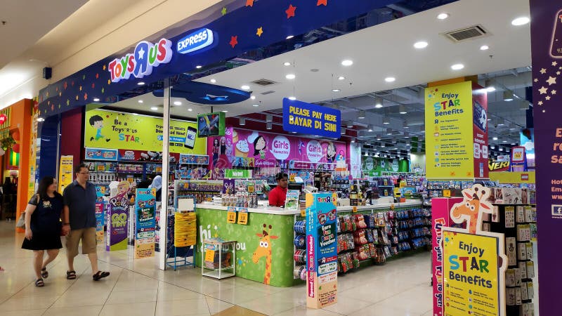 Front View of a Toys R Us Store in Johor Bahru, Malaysia Editorial Photo -  Image of shop, sign: 151684021