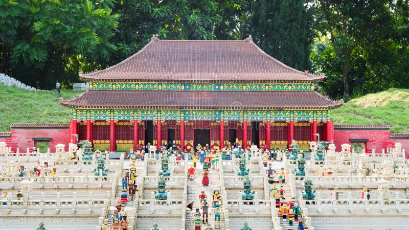 Johor Bahru, Malaysia-18 NOV 2018: Chińskiego stylu pałac Lego modela pokaz w Malezja Legoland parku zdjęcia stock Johor Bahru, Malaysia-18 NOV 2018: Chińskiego stylu pałac Lego modela pokaz w Malezja Legoland parku zdjęcia stock