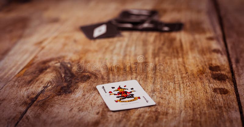 Joker| Karty do odtwarzania| Pokłady z kartami do użytku francuskiego| Karty na tabeli obrazy stock