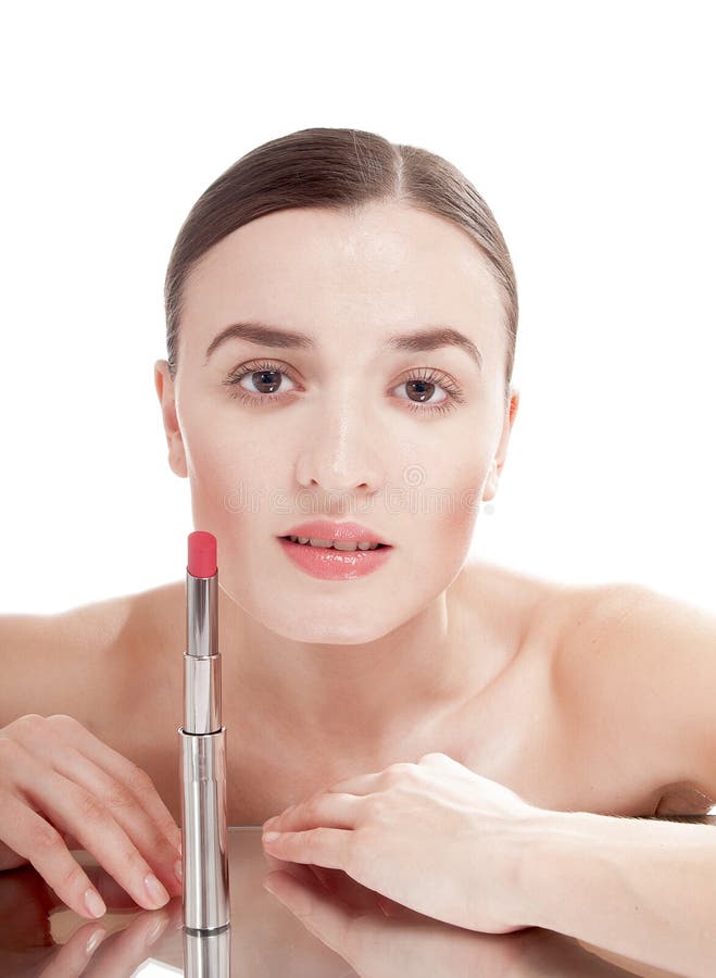 Jolie femme avec le rouge à lèvres rouge. image stock Jolie femme avec le rouge à lèvres rouge. image stock