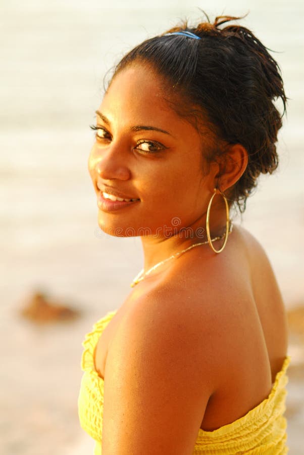 Jolie fille d'île images libres de droits Jolie fille d'île images libres de droits