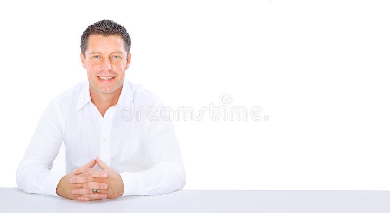 Jonge zakenman achter een bureau royalty-vrije stock fotografie