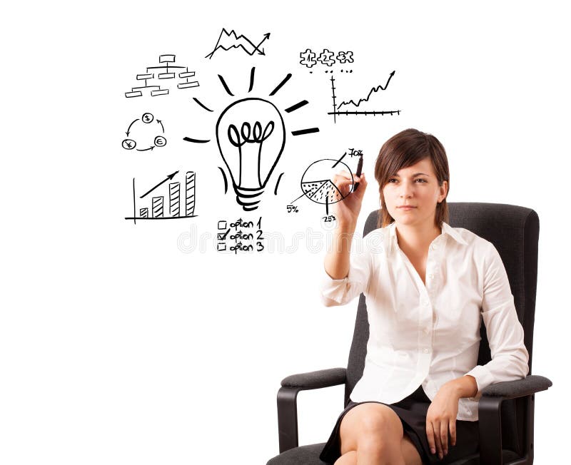 Jonge bedrijfsvrouw die gloeilamp met diverse diagrammen trekken royalty-vrije stock fotografie Jonge bedrijfsvrouw die gloeilamp met diverse diagrammen trekken royalty-vrije stock fotografie