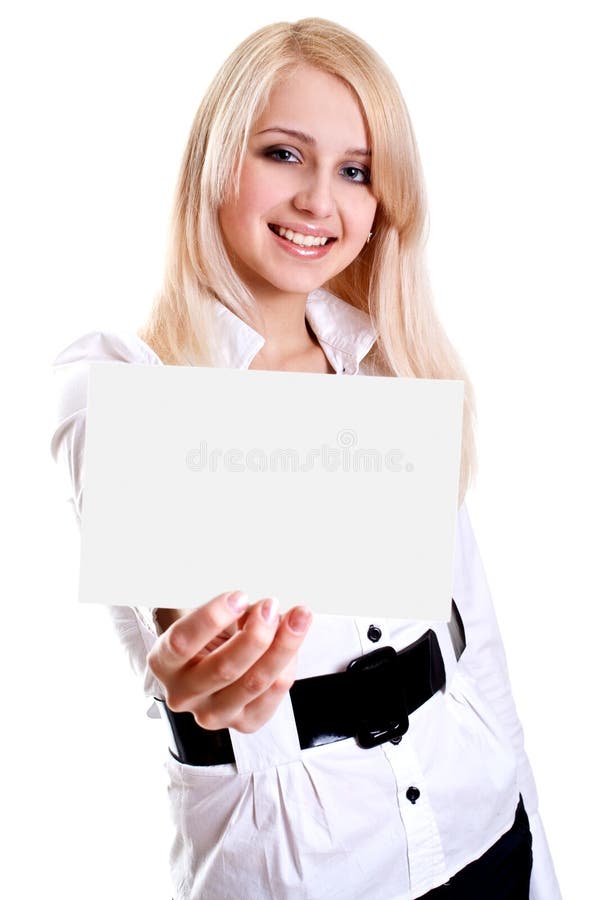Jonge bedrijfsvrouw met adreskaartje
