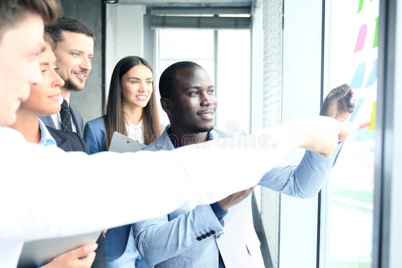 Jonge, creatieve startup-ondernemers royalty-vrije stock afbeelding