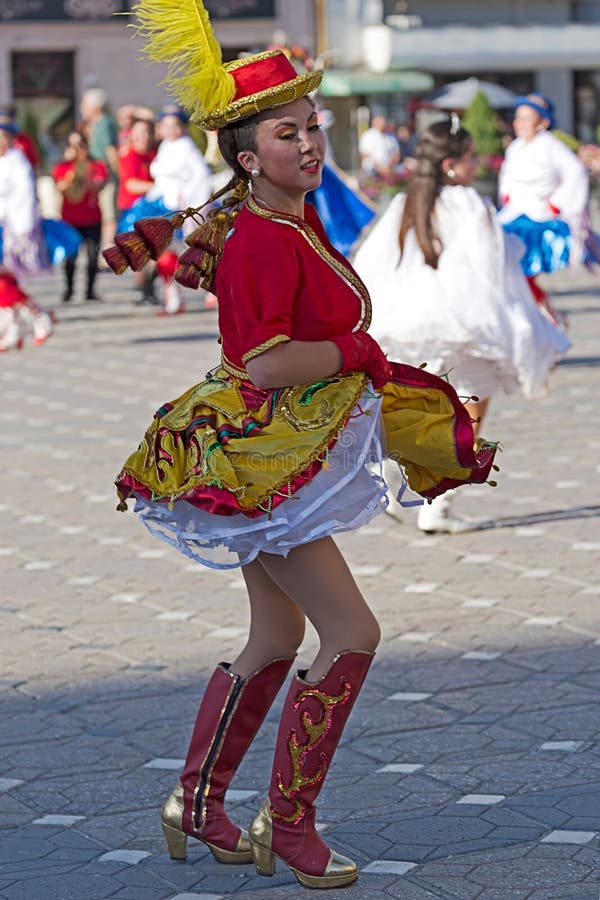 Jonge Danser Van Chili in Traditioneel Kostuum Redactionele Stock Foto