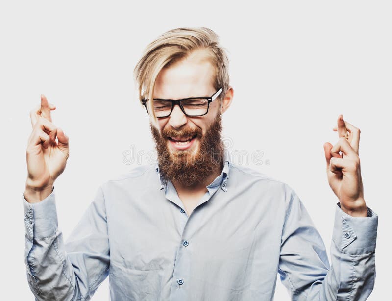 Jonge gebaarde mens met goed ideeteken stock afbeeldingen