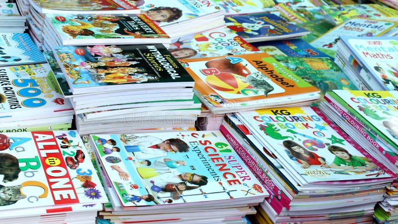 Jonge geitjesboeken op Verkoop stock afbeelding Jonge geitjesboeken op Verkoop stock afbeelding