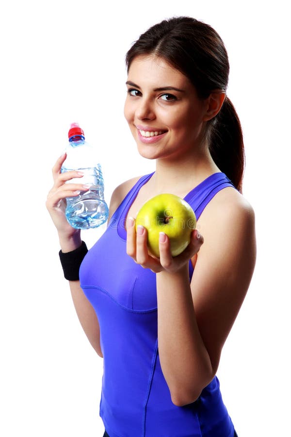 Jonge het glimlachen de holdingsfles van de sportvrouw van water en appel royalty-vrije stock afbeelding Jonge het glimlachen de holdingsfles van de sportvrouw van water en appel royalty-vrije stock afbeelding