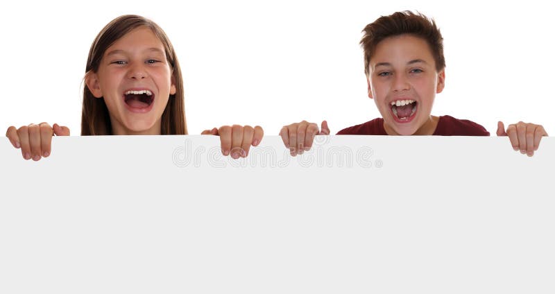 Jonge kinderen of tiener die pret met een leeg teken met mede hebben stock foto's Jonge kinderen of tiener die pret met een leeg teken met mede hebben stock foto's