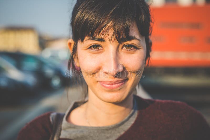 Jonge mooie hipstervrouw stock fotografie Jonge mooie hipstervrouw stock fotografie