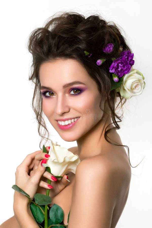 Jonge mooie vrouw met heldere roze make-up royalty-vrije stock afbeelding Jonge mooie vrouw met heldere roze make-up royalty-vrije stock afbeelding