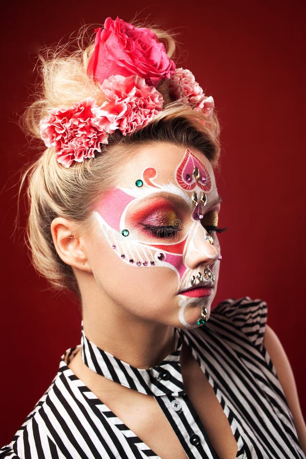 Jonge mooie vrouw met schedelmake-up Mexicaanse Dag van de Doden royalty-vrije stock afbeeldingen Jonge mooie vrouw met schedelmake-up Mexicaanse Dag van de Doden royalty-vrije stock afbeeldingen