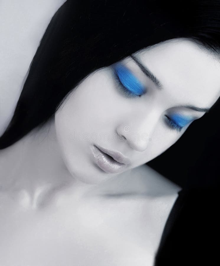 Jonge vrouw met blauwe ogen royalty-vrije stock foto Jonge vrouw met blauwe ogen royalty-vrije stock foto