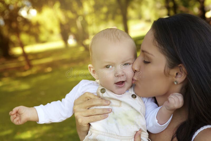 Jongen en moeder royalty-vrije stock fotografie