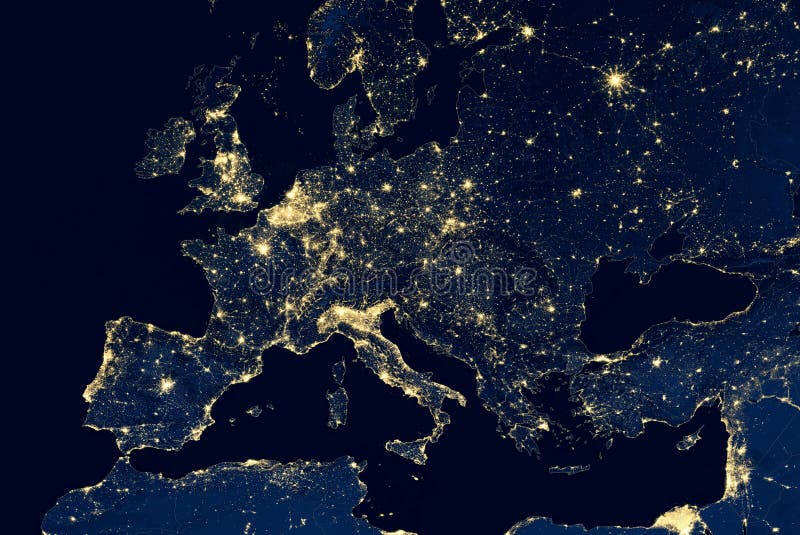 Jord på natten med stadsljus som visar mänsklig aktivitet i Europa från rymden. Europa och Medelhavsområdet på den globala mörka k