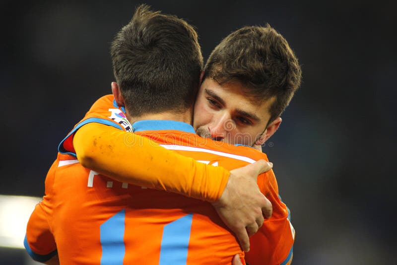 Jose Gaya abbraccia Pablo Piatti del Valencia CF