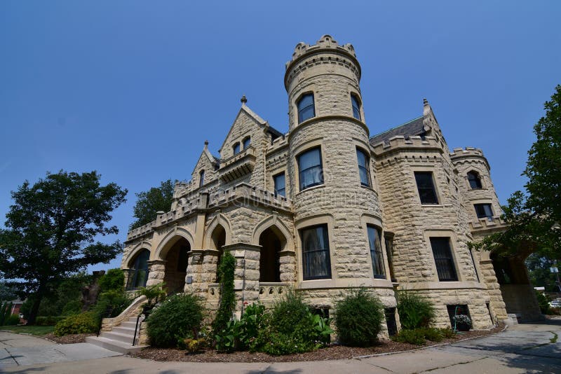 Joslin castle estate in omaha nebraska 35 room mansion built in Scottish baronial architecture style and now open for tours and on the historic register