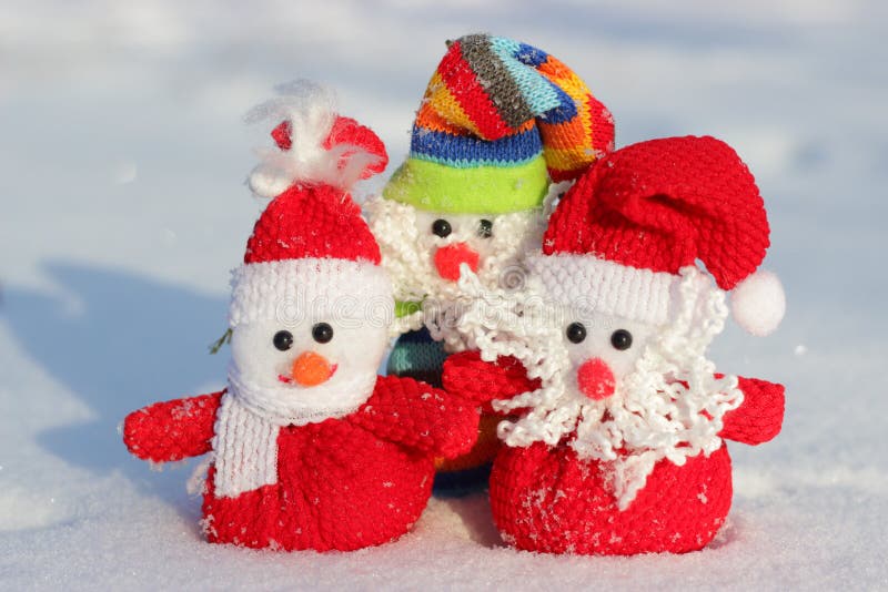 Jouets de Noël dans la neige images libres de droits