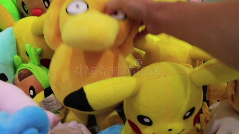 Jouets De Peluche Pokemon Pikachu Coloré à L'aéroport De Bangkok Thaïlande  Photo stock éditorial - Image du nintendo, dessin: 222527938