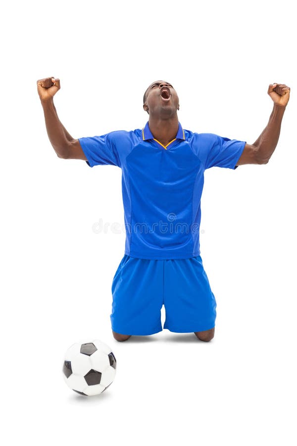 Joueur De Football Enthousiaste Dans Encourager Bleu Sur Ses Genoux Photo Stock Image Du Homme