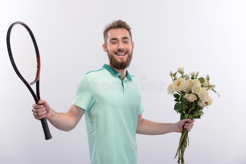 Joueur de tennis avec le bouquet des fleurs photographie stock Joueur de tennis avec le bouquet des fleurs photographie stock