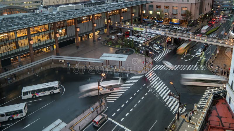 Jour au timelapse de nuit du trafic près de la station de Nagano dans le laps de temps du Japon 4K banque de vidéos