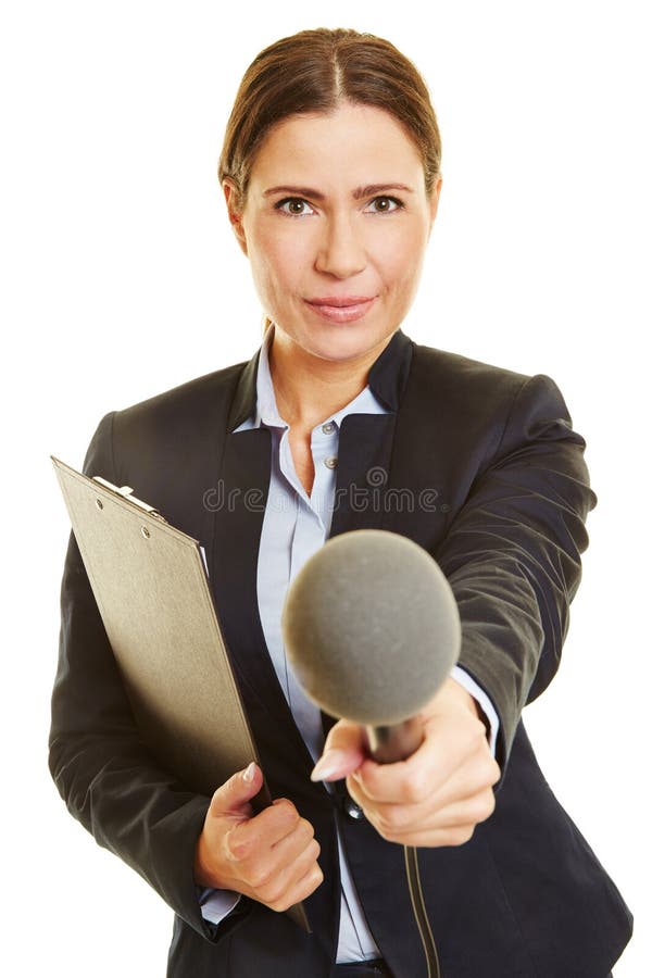 Journalista com o microfone que faz a entrevista da avaliação fotografia de stock Journalista com o microfone que faz a entrevista da avaliação fotografia de stock