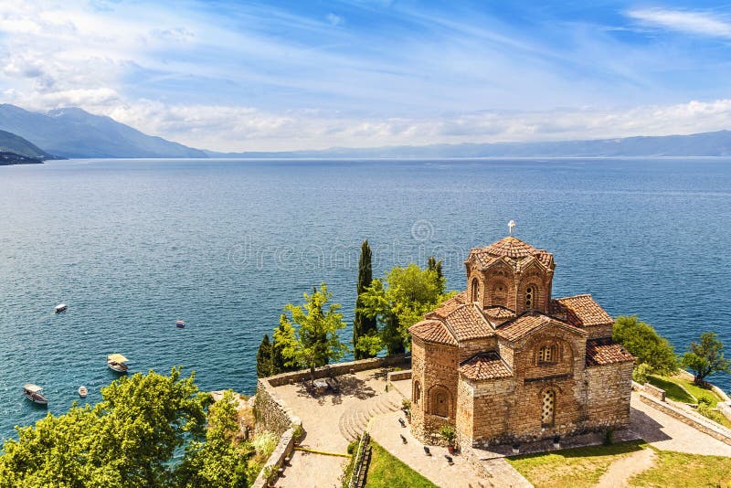 Jovan Kaneo Kirche am schönen sonnigen Tag am See Ohrid, Mazedonien.